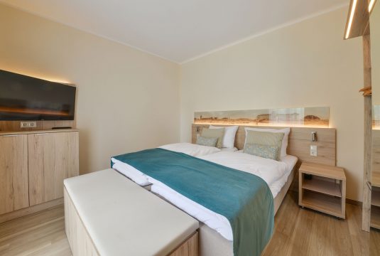 Doppelbett im Appartment Billriff in Meyenburg & Gerds Höft